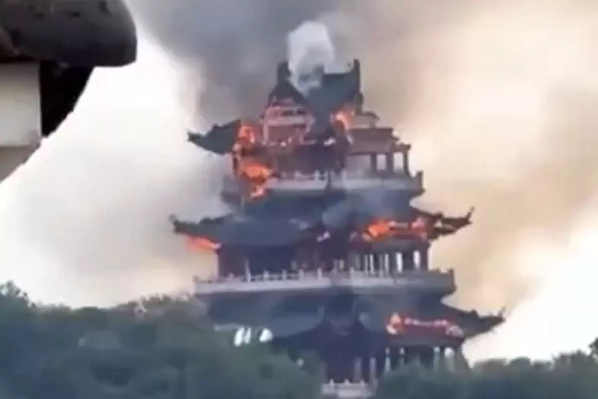 Tütsü faciası 1500 yıllık tapınağı kül ediyordu