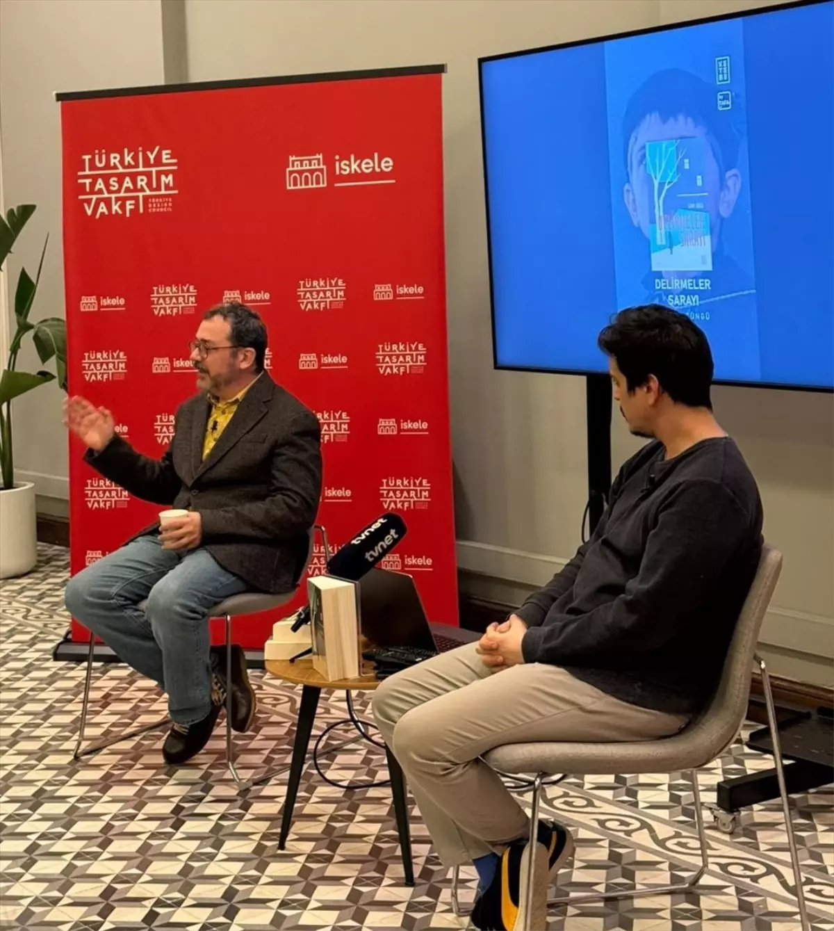 Güray Süngü, 'Delirmeler Sarayı' Romanını Tanıttı