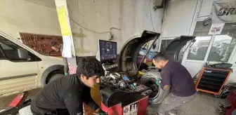 Yüksekova'da Kış Lastiği Yoğunluğu