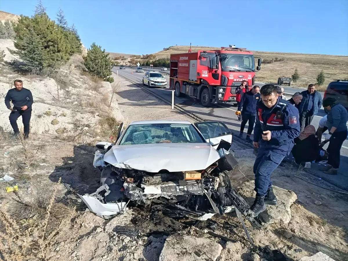 Afyonkarahisar'da Trafik Kazası: 1 Ölü, 2 Yaralı