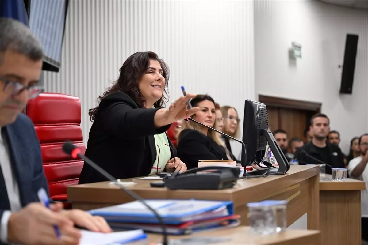 Aydın Büyükşehir Belediyesi Meclis Toplantısı: Su İndirimi ve Deve Güreşi Tartışmaları