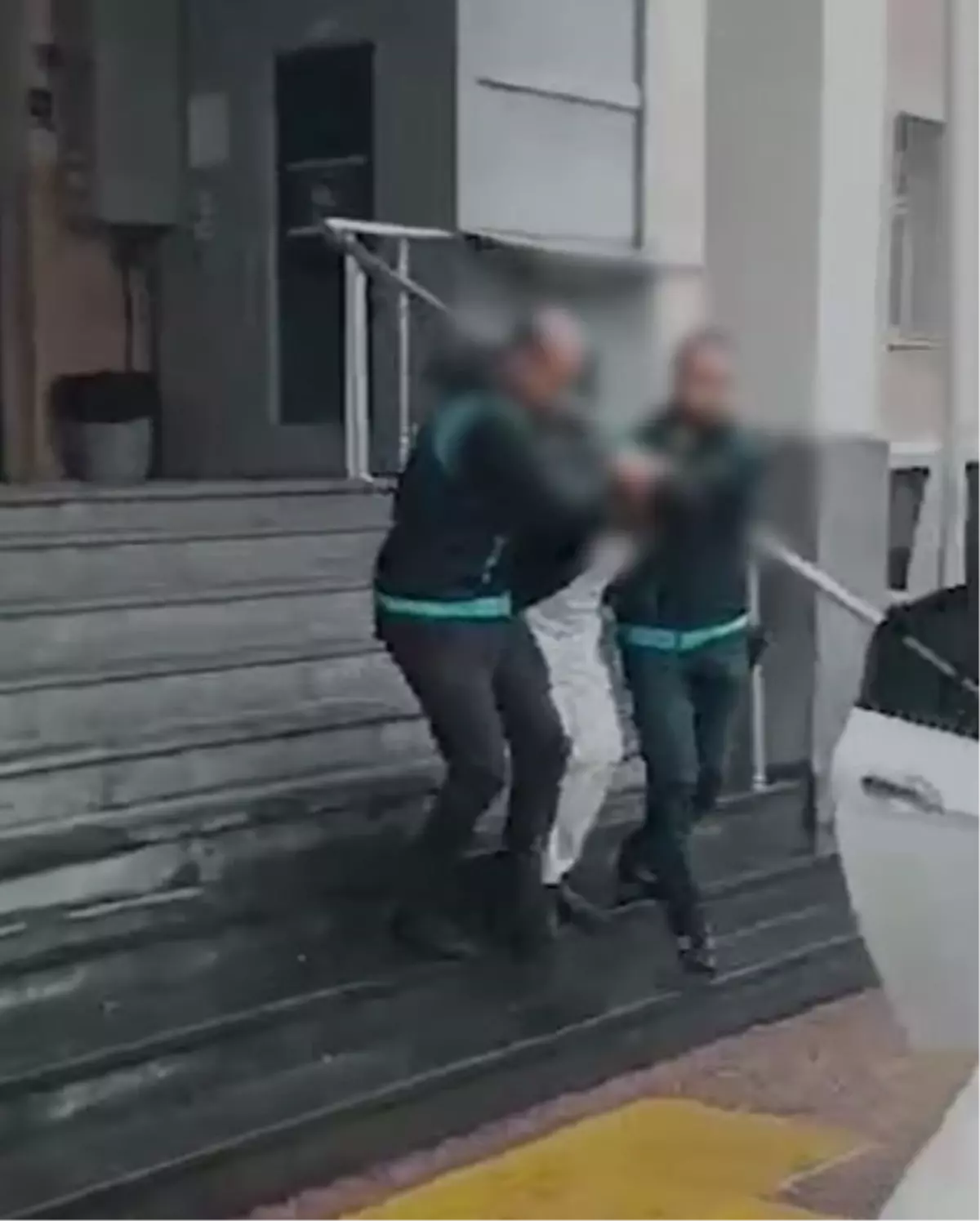 Boşanma Aşamasındaki Eşini Bıçakla Öldüren Adam Tutuklandı