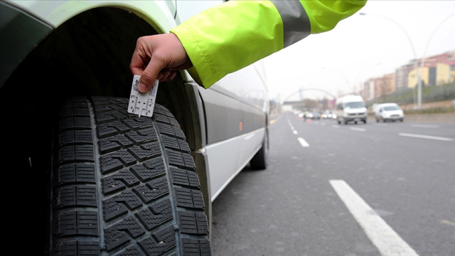 Bugünden itibaren 5 ay zorunlu! Kurala uymayan sürücülere 6 bin TL ceza var 4 bugunden itibaren 5 ay zorunlu kurala uymayan 19255504 4117 m