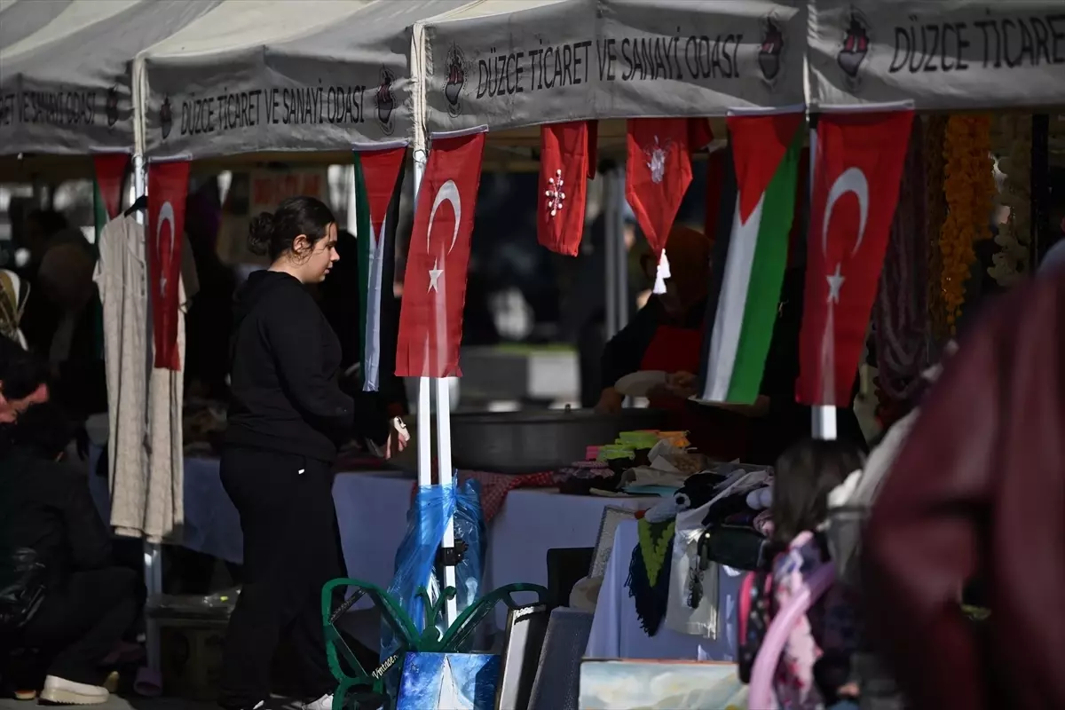 Düzce'de Gazze yararına kermes düzenlendi