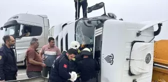 Edirne'de Devrilen Kamyonun Sürücüsü Yaralandı