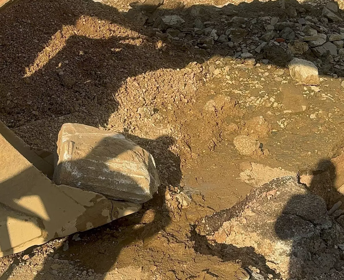Erdek'te Bizans Dönemine Ait Sütun Parçaları Bulundu