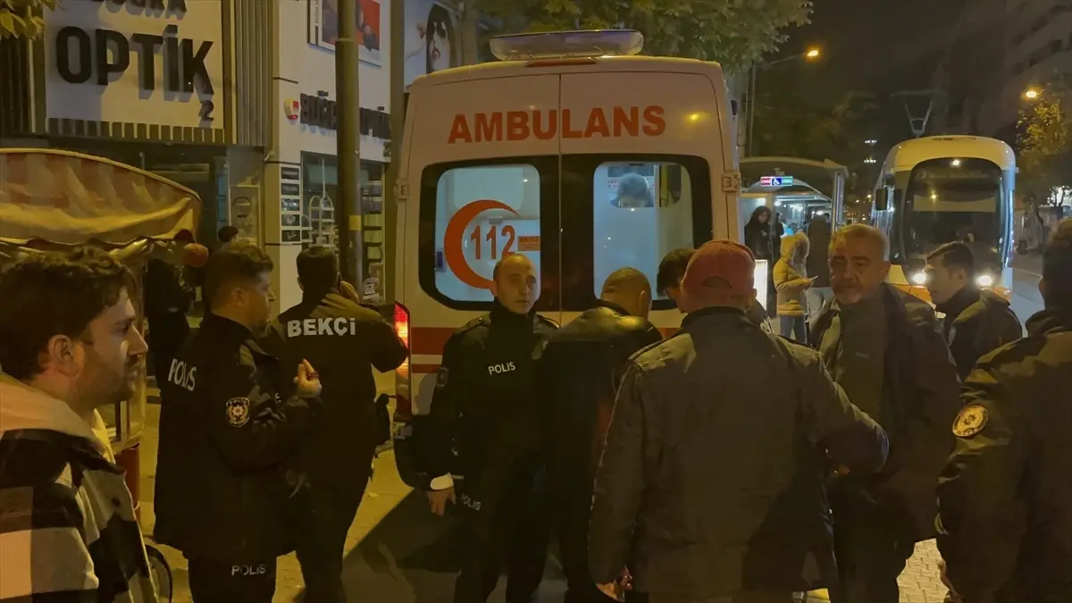 Ehliyetsiz Motosikletli Bekçiye Çarptı, İki Yaralı