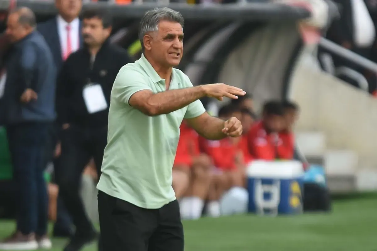 Hem teknik direktör hem de beden eğitimi öğretmeni! İnternetten izleyip futbolcu buluyor