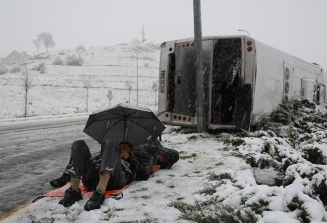 isci servisi takla atti ambulansi semsiyeyle 19255519 4056 m