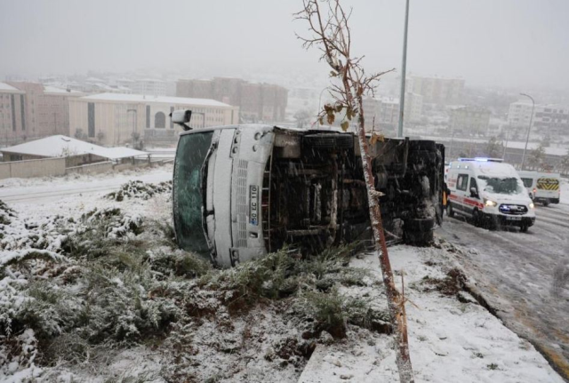 isci servisi takla atti ambulansi semsiyeyle 19255519 4458 m