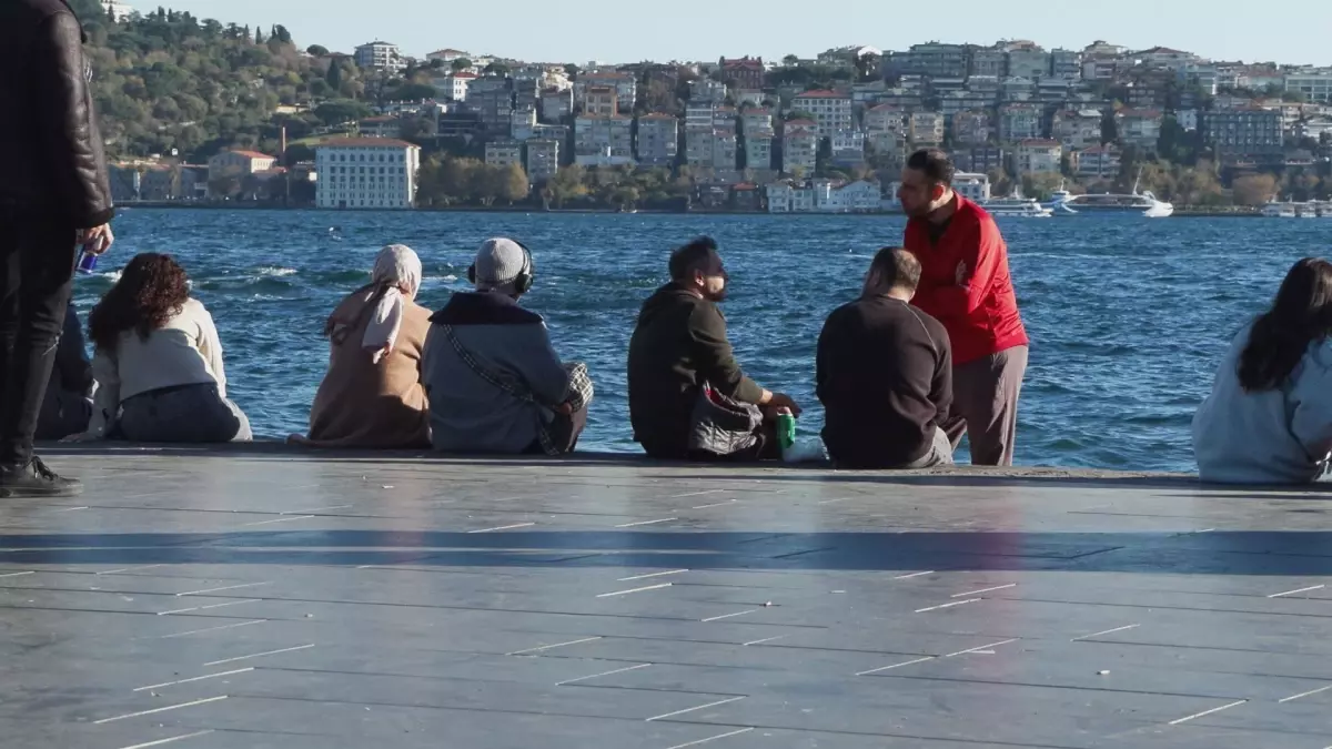 İstanbul Sahilleri Ara Tatilde Güneşle Doldu