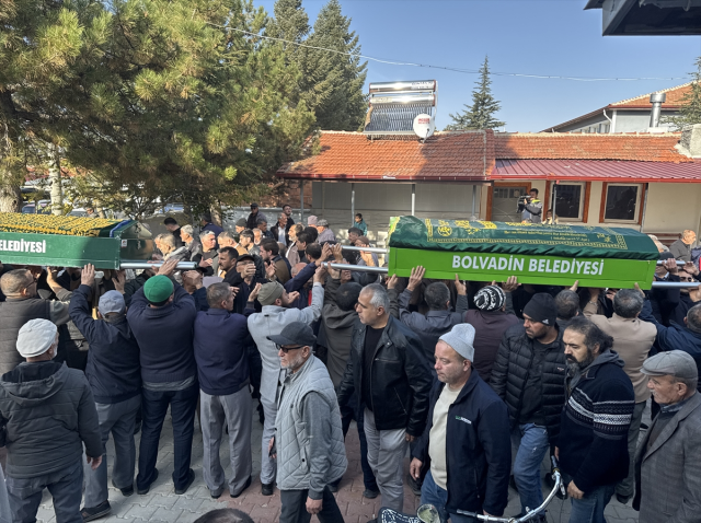 Gıda zehirlenmesi şüphesiyle ölen anne çocukları ile birlikte torağa verildi 5 istanbul da gida zehirlenmesinden hayatini 19256794 5283 m