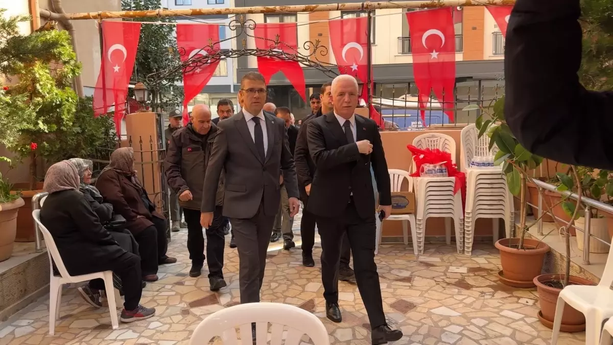 İstanbul Valisi Gül'den, şehit Pilot Hasan Bahar'ın yakınlarına başsağlığı ziyareti