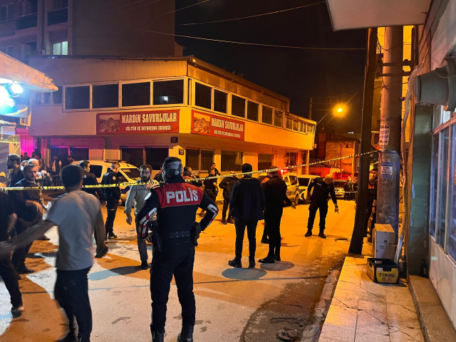 İzmir'de 1 kişinin öldüğü, 3 kişinin de yaralandığı saldırı güvenlik kamerasında 5 izmir de 1 kisinin oldugu 3 kisinin de 19256211 9661 m