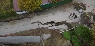 Karabük'te Okul İnşaatı Yanında Yol Çöktü