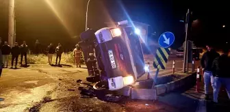 Kars'ta Kamyonet ile Pikap Çarpıştı: 3 Yaralı