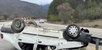 Kastamonu'da Otomobil Bariyere Çarparak Devrildi: İki Yaralı