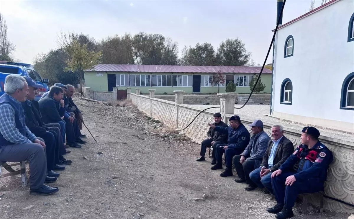 Jandarma, Kırşehir Köylerini Ziyaret Etti