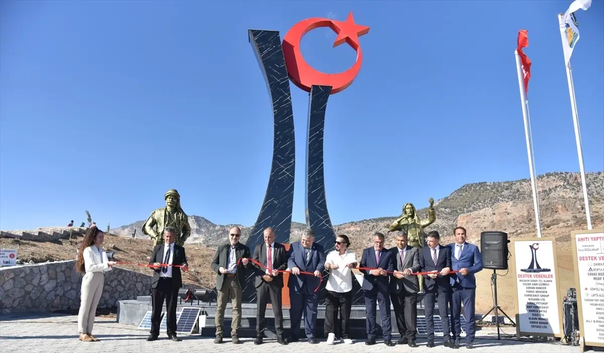 Sarı Çizmeli Mehmet Ağa Anıtı Açıldı