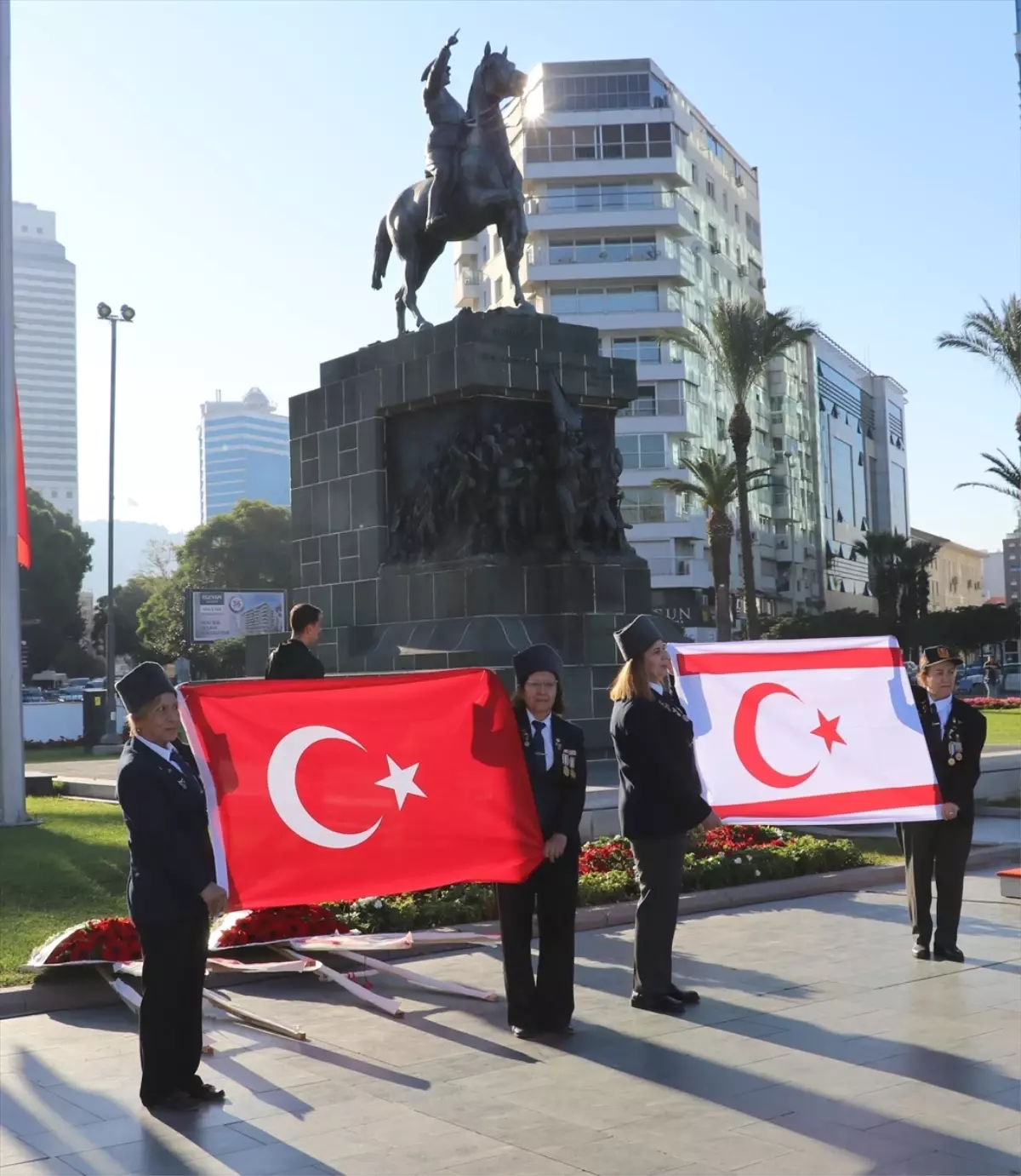 KKTC'nin 42. kuruluş yıl dönümü İzmir'de törenle kutlandı