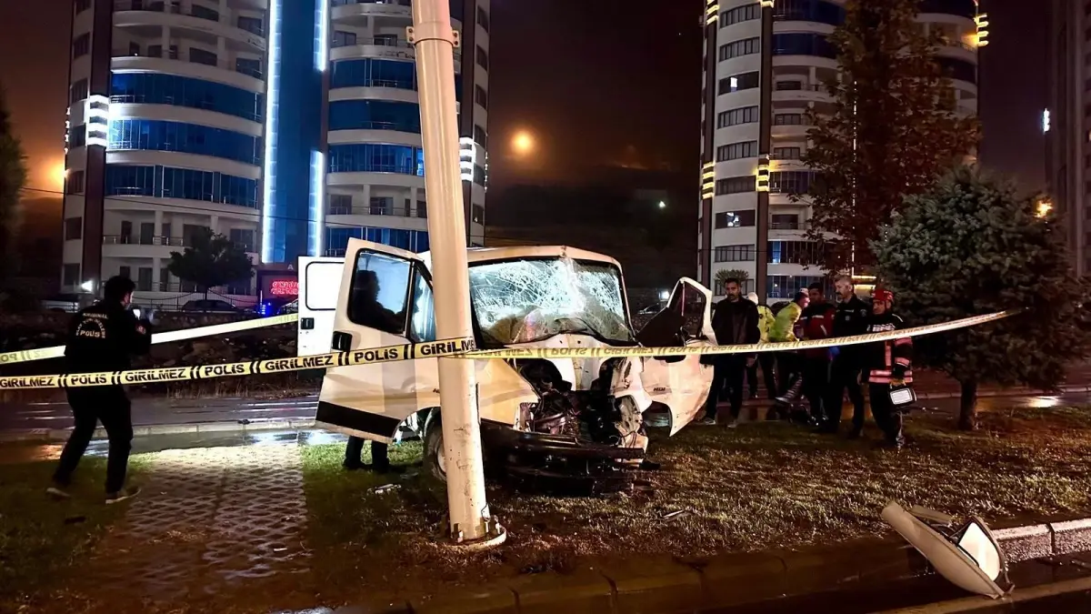 Malatya'da Trafik Kazası: Genç Sürücü Hayatını Kaybetti
