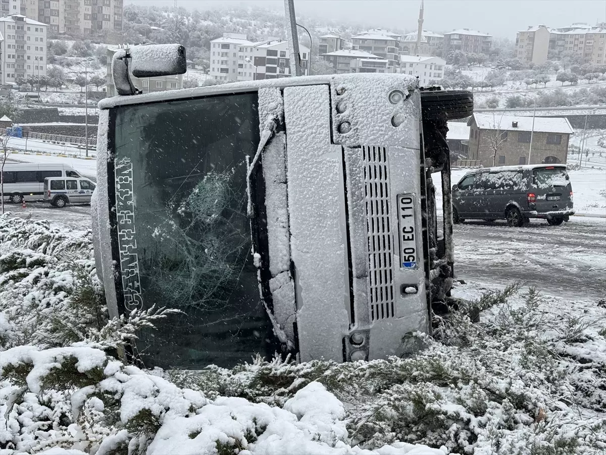 Nevşehir'de İşçi Servisi Devrildi: 14 Yaralı