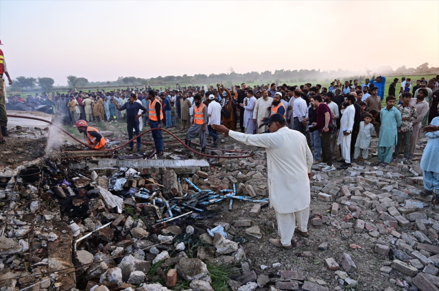 pakistan da havai fisek fabrikasinda patlama 5 19257418 1545 m