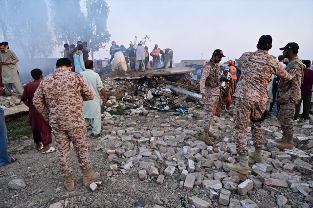 pakistan da havai fisek fabrikasinda patlama 5 19257418 2455 m