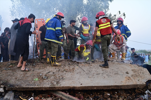 pakistan da havai fisek fabrikasinda patlama 5 19257418 4034 m