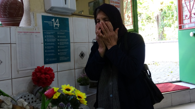 Bu dükkanın içinde yatır var! Pide yemeye gelen donup kalıyor 7 pide yemeye gelip salondaki mezarlik basinda dua 19255716 1134 m