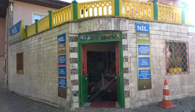 Bu dükkanın içinde yatır var! Pide yemeye gelen donup kalıyor 3 pide yemeye gelip salondaki mezarlik basinda dua 19255716 7048 m