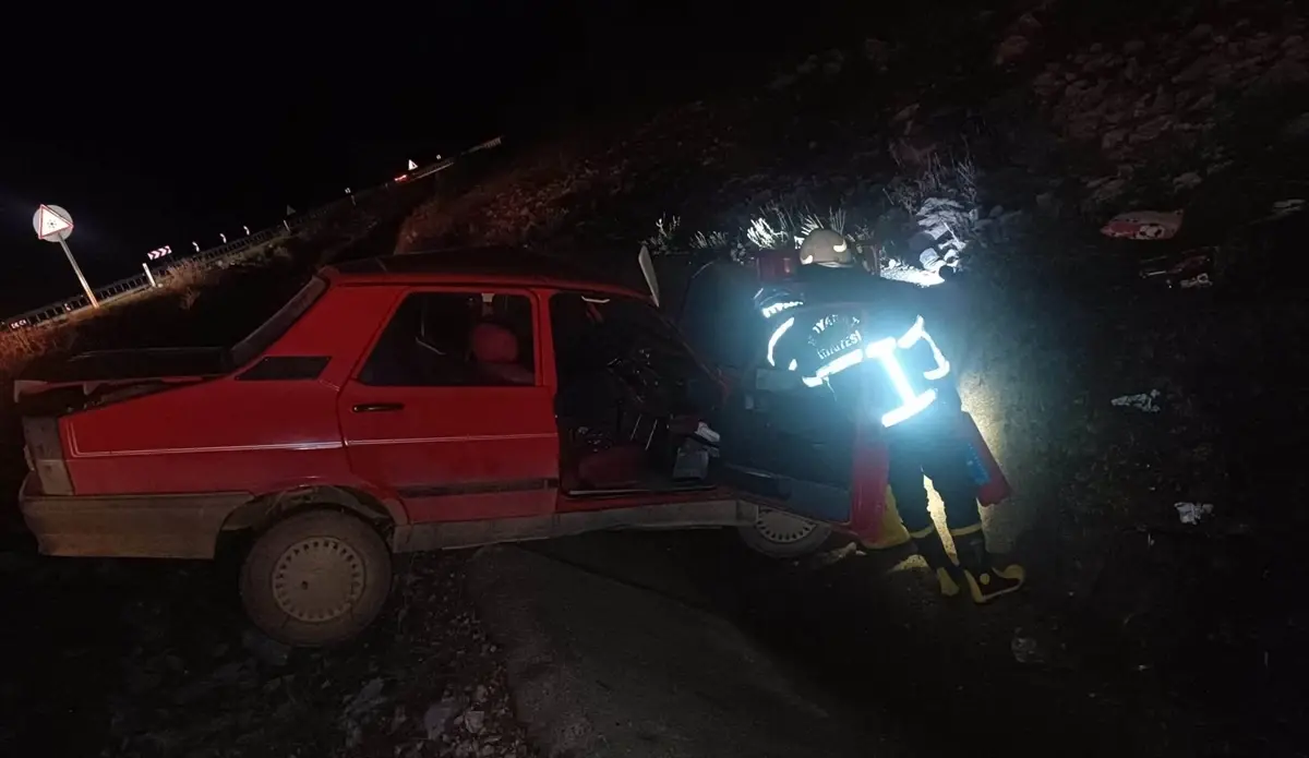 Sinop'ta İki Otomobil Çarpıştı: 3 Yaralı