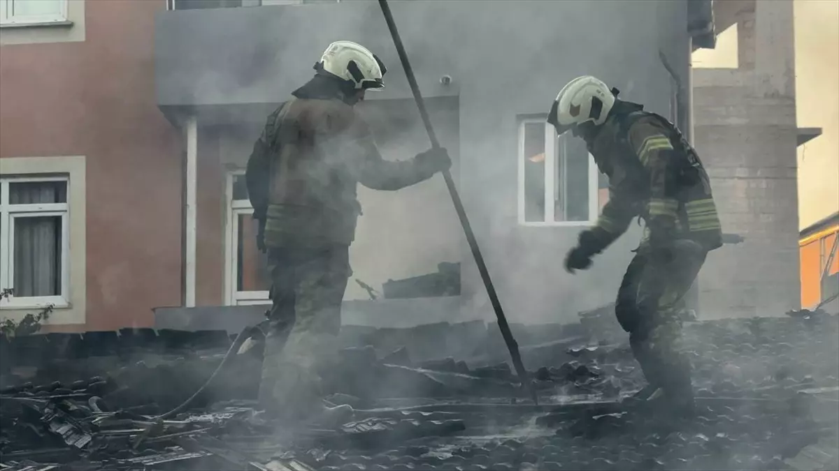 Ümraniye'de İş Yeri Deposunda Yangın