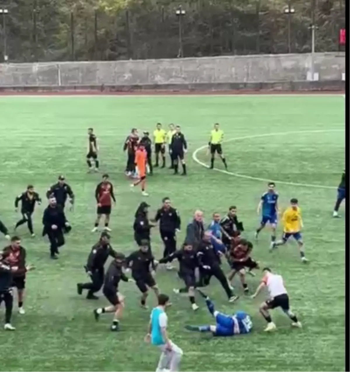 Bölgesel Amatör Lig Maçında Kavga: Murgul Belediyespor - Rize Atletik Karşılaşması Tatil Edildi