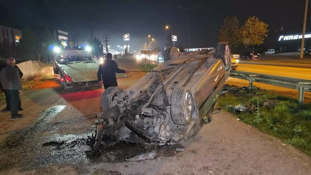 İnegöl'de Takla Atan Otomobilde 2 Yaralı