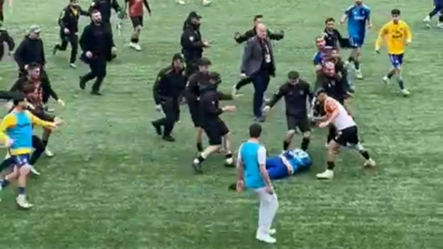 futbol sahasi ringe dondu tam 24 kirmizi kart 19259935 7779 m