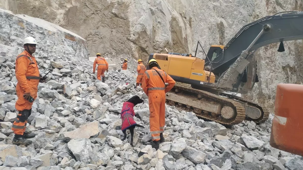 Hindistan'da Taş Ocağında Göçük: 1 Ölü, 15 Kişi Enkaz Altında