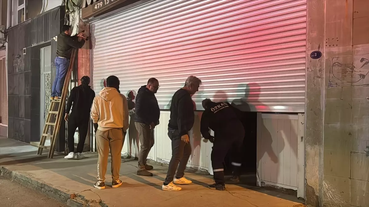 İzmir'de Baskı Atölyesinde Yangın: Maddi Hasar Oluştu