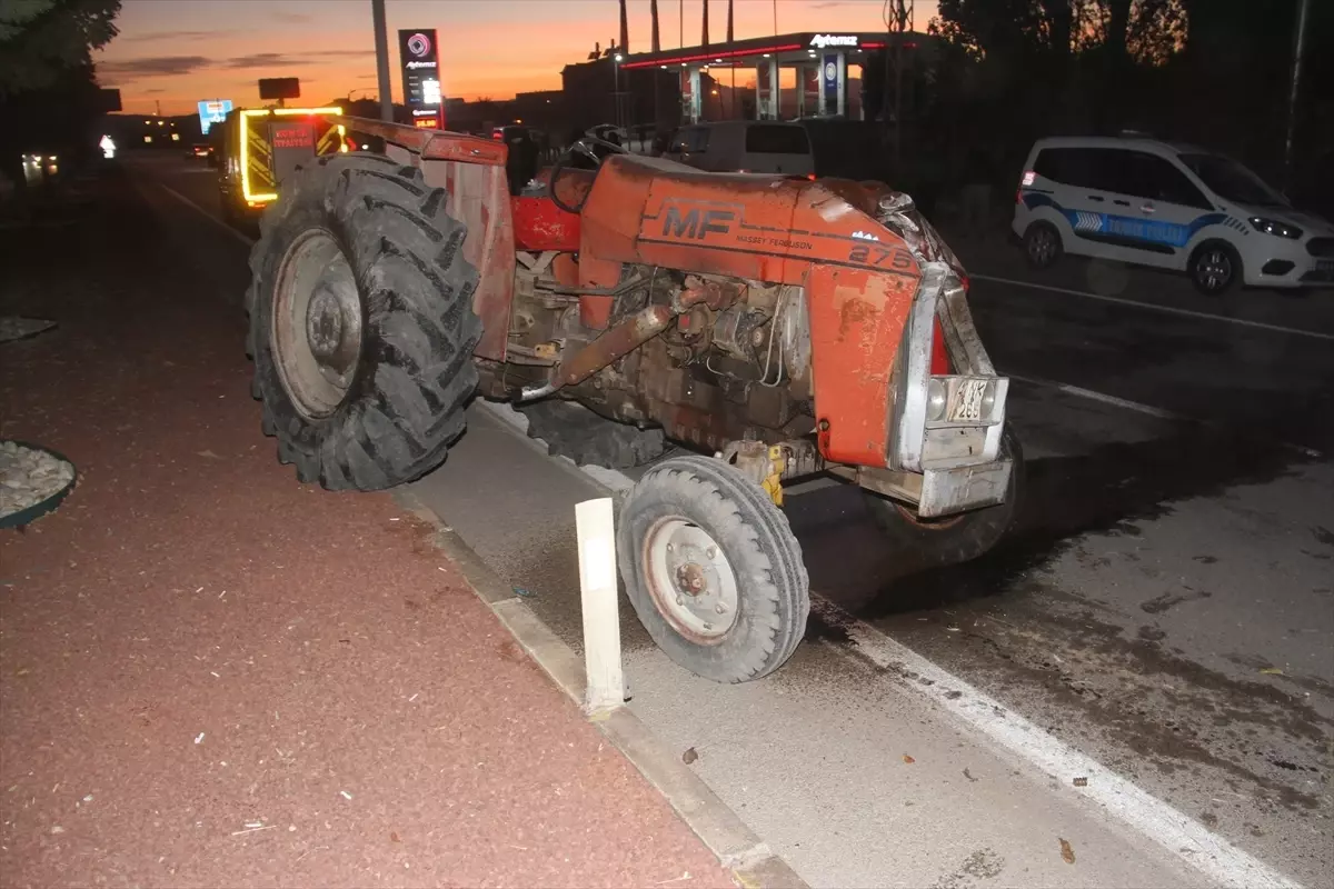 Beyşehir'de Traktör ve Otomobil Çarpıştı: 2 Yaralı