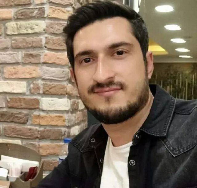 Kaza sonrası olay yerinde sağlık ekipleri ve polis