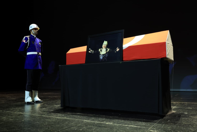 muazzez abaci ya buyuk vefasizlik koltuklarin 19258858 5637 m