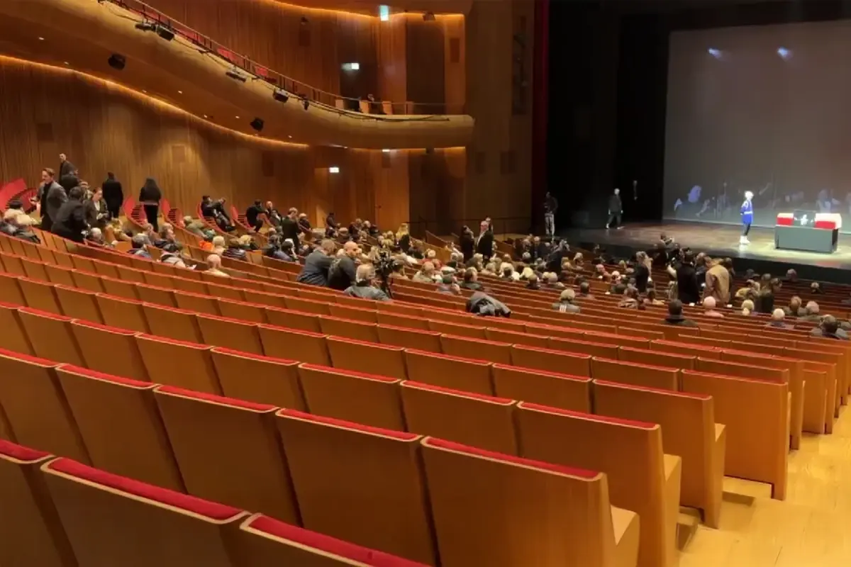 Muazzez Abacı'ya büyük vefasızlık! Koltukların yarısı boş kaldı