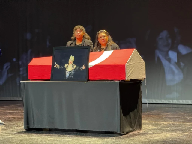 Muazzez Abacı'ya veda! Emel Sayın gözyaşlarına boğuldu 3 muazzez abaci ya veda emel sayin gozyaslarina 19258678 2491 m