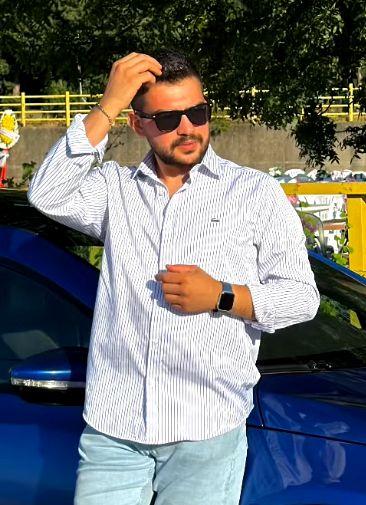 oto kurtaricinin uzerindeki otomobilde arkadasini 19258442 9482 m