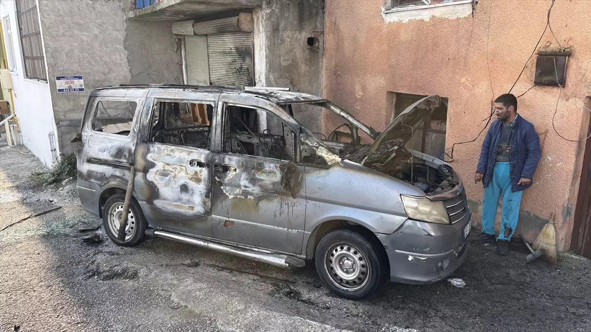 İlkadım'da Hafif Ticari Araçta Yangın!