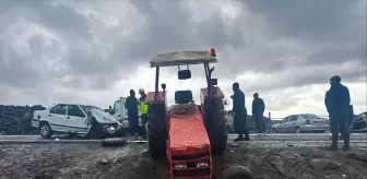 Siverek'te Otomobil-Traktör Çarpışması: 5 Yaralı