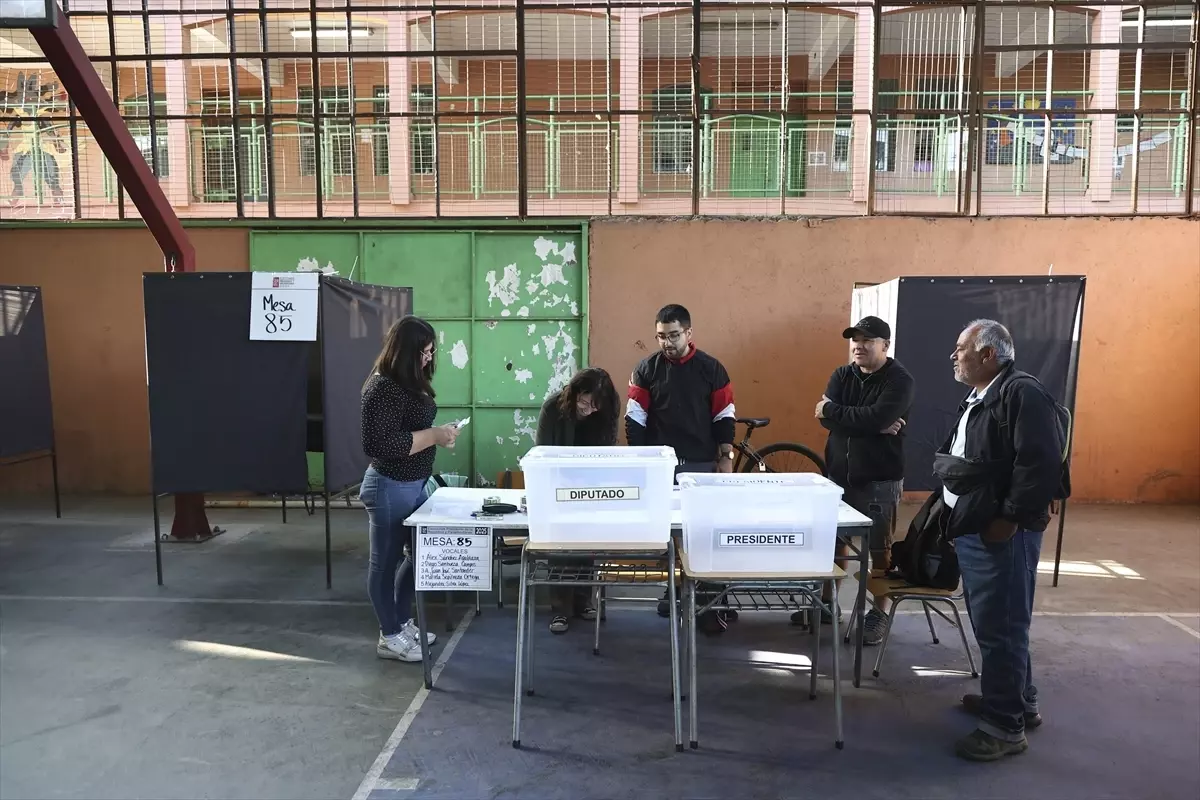 Şili'de Yeni Devlet Başkanı İçin Seçimler Başladı