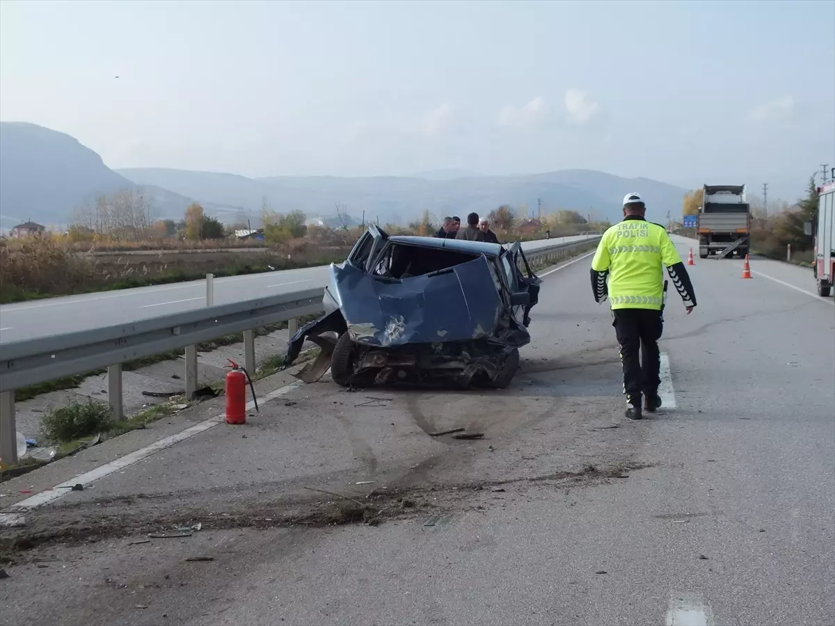 Tokat'ta Otomobil ve Tır Çarpıştı: 2 Yaralı