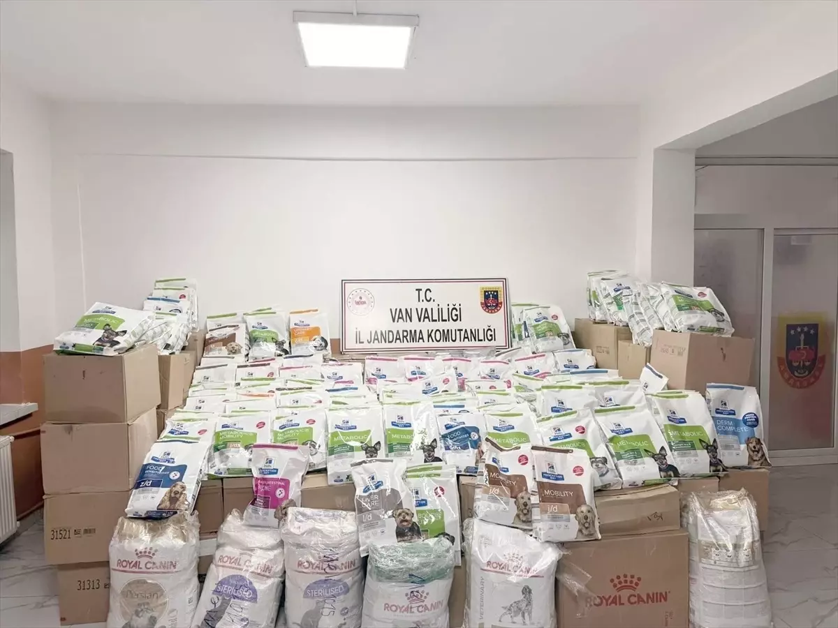 Van'ın Başkale İlçesinde Gümrük Kaçağı Malzemeler Ele Geçirildi