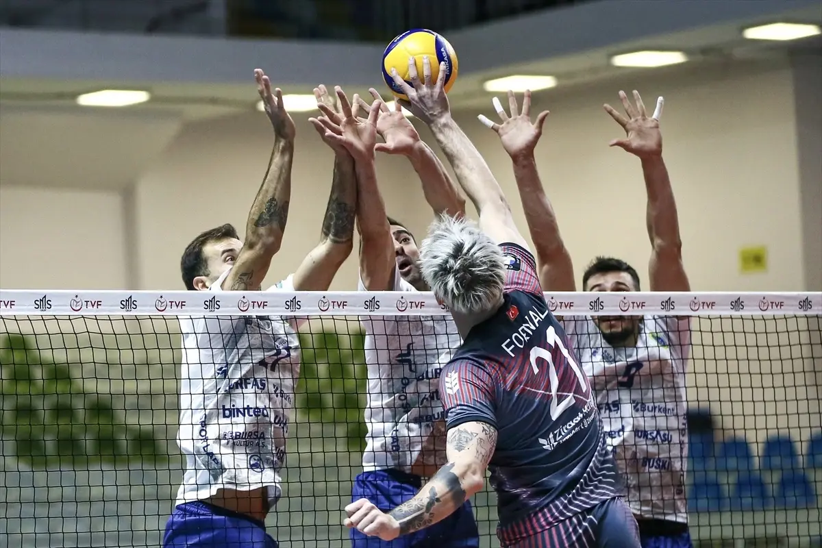 Ziraat Bankkart, Bursa Büyükşehir Belediyespor'u 3-1 Yendi